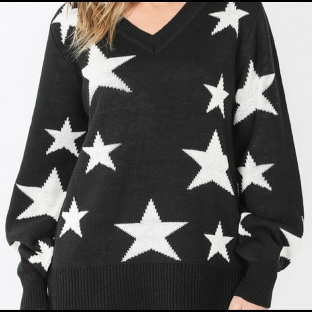 ⭐️Black and white v neck sweater ⭐️